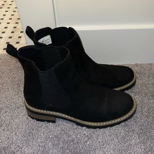 Universal Thread Chelsea Boots